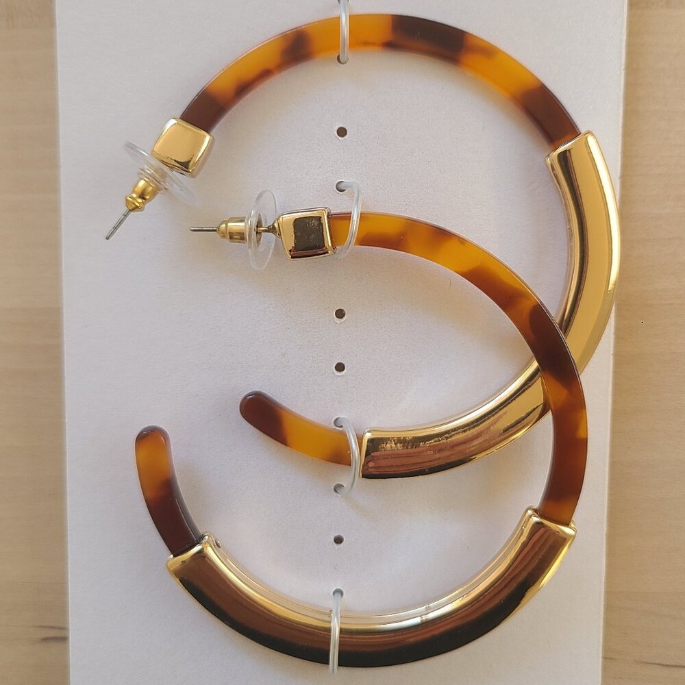 BaubleBar Tassiana Tortoise/Gold Hoop Earrings **never been worn**